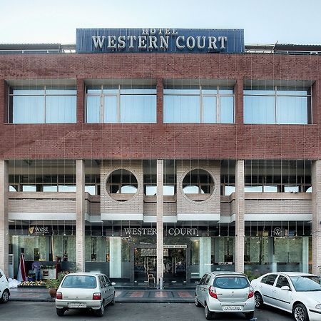 Western Court Panchkula Hotel Exterior photo