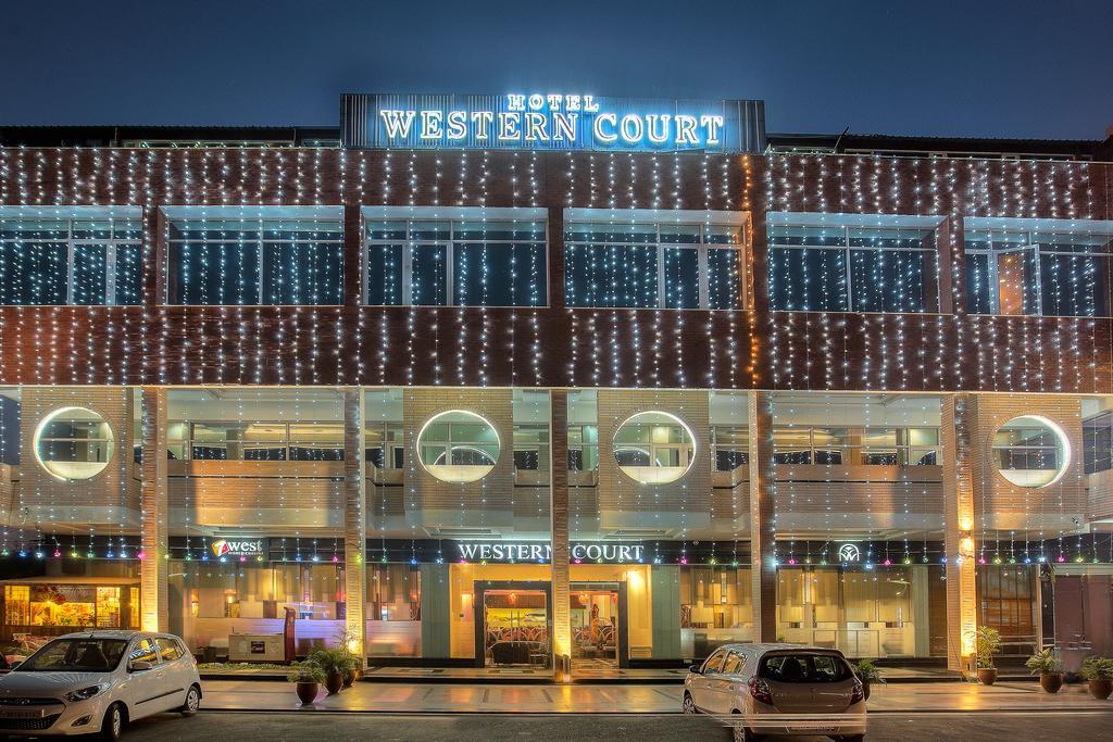 Western Court Panchkula Hotel Exterior photo